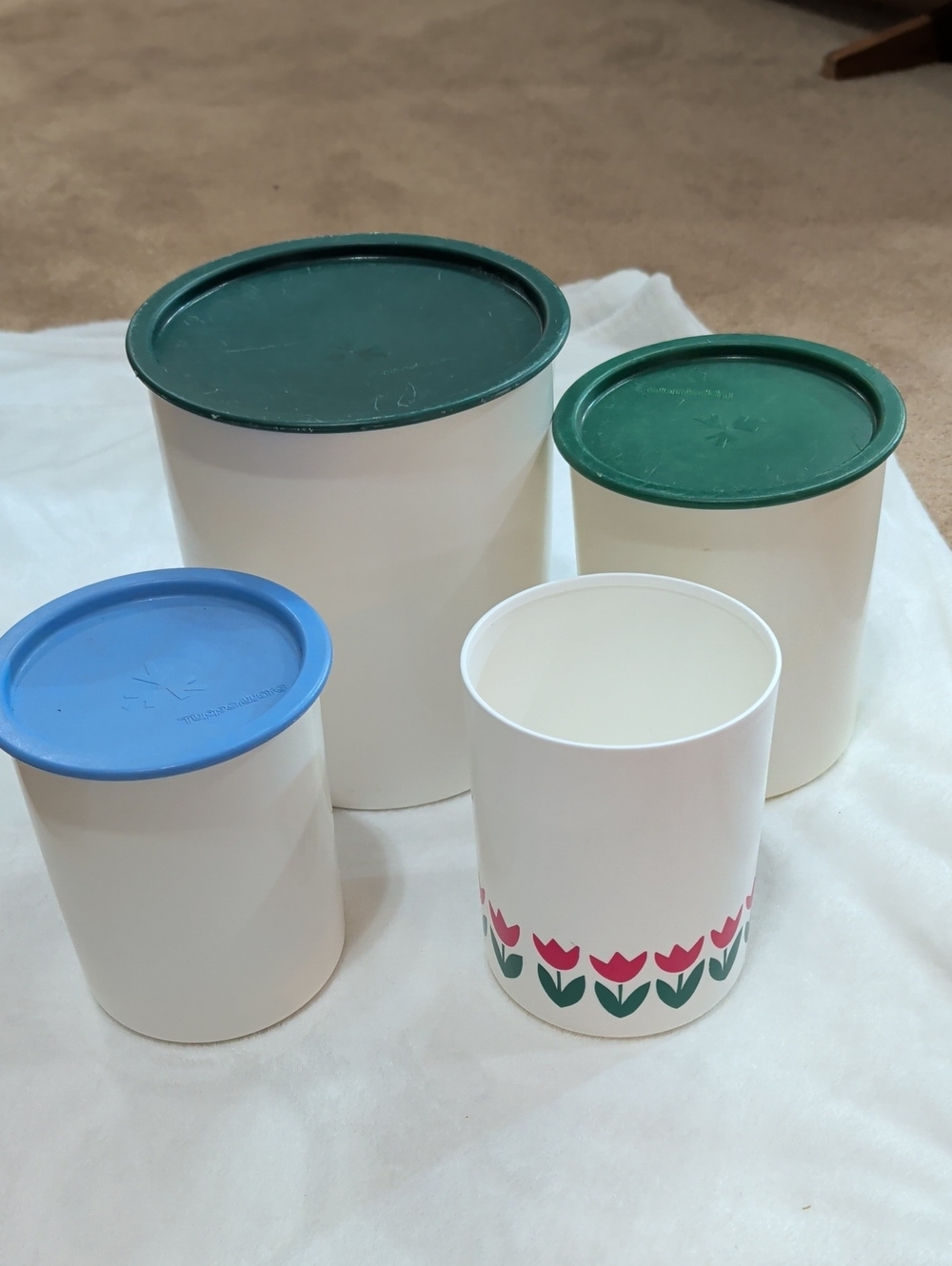 Tupperware Storage Containers Set Of 4